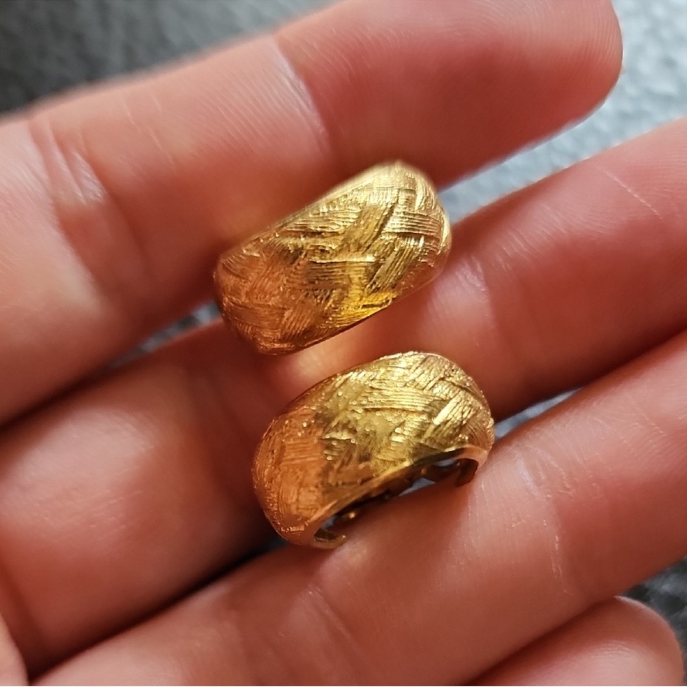 VTG Gold Textured Women's Earrings